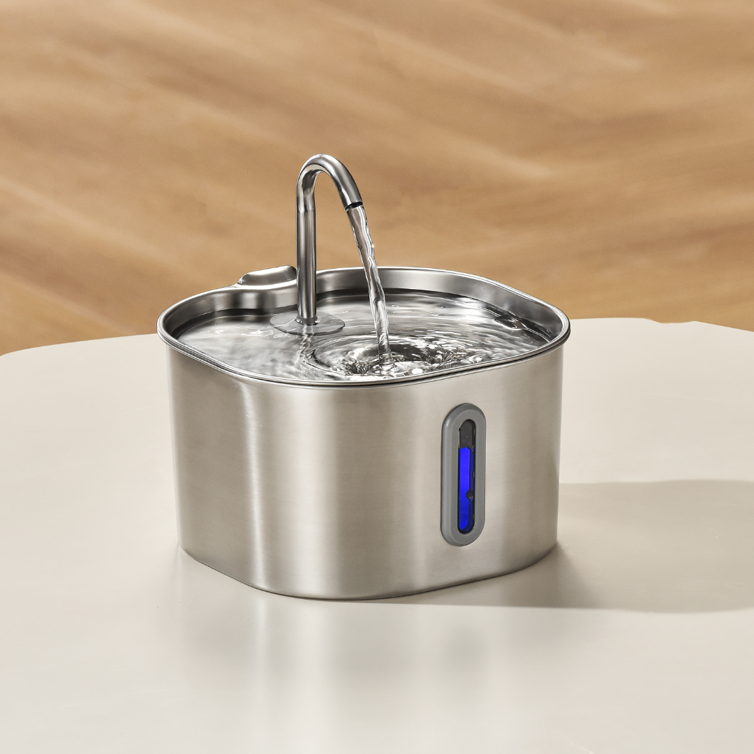 Fontanella da 2,2 l - fontanella da 2,2 l su un tavolo